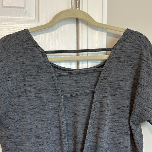Dark grey short sleeve open back workout shirt - Picture 3 of 3